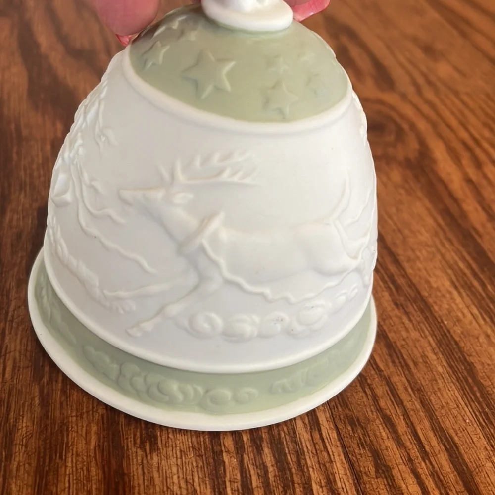 VINTAGE Lladro 1988 Christmas /Holiday porcelain bell ornament mint green ivory